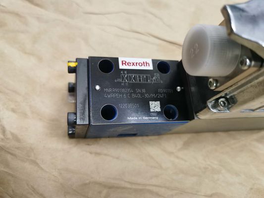 Rexroth R901382354 4WRPEH6CB40L-30 / M / 24F1 4WRPEH6CB40L-3X / M / 24F1 صمام التحكم الاتجاهي إلكترونيات متكاملة